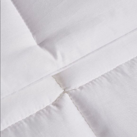 White Goose Feather & Down 240-Thread Count Full/Queen Comforter - Picture 4 of 7